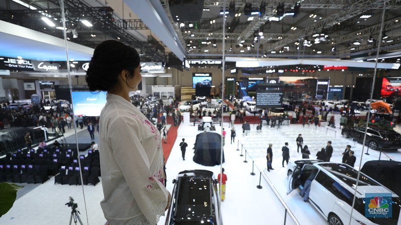 Pameran otomotif terbesar di RI, Gaikindo Indonesia International Auto Show (GIIAS) 2025 resmi dibuka hari ini, Kamis (24/7/2025). Pameran otomotif terbesar di RI, Gaikindo Indonesia International Auto Show (GIIAS) 2025 resmi dibuka hari ini, Kamis (24/7/2025). (CNBC Indonesia/Tri Susilo)