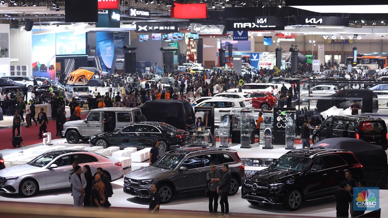 Pameran otomotif terbesar di RI, Gaikindo Indonesia International Auto Show (GIIAS) 2025 resmi dibuka hari ini, Kamis (24/7/2025). Pameran otomotif terbesar di RI, Gaikindo Indonesia International Auto Show (GIIAS) 2025 resmi dibuka hari ini, Kamis (24/7/2025). (CNBC Indonesia/Tri Susilo)