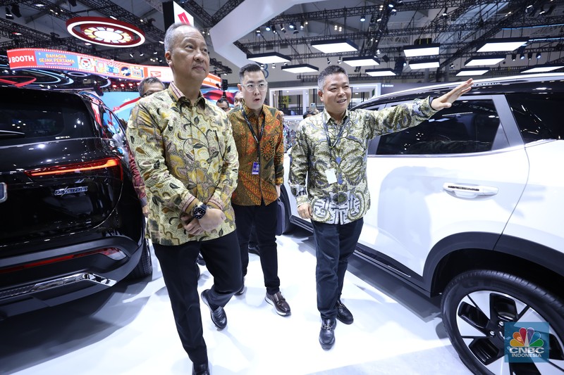 Pameran otomotif terbesar di RI, Gaikindo Indonesia International Auto Show (GIIAS) 2025 resmi dibuka hari ini, Kamis (24/7/2025). Pameran otomotif terbesar di RI, Gaikindo Indonesia International Auto Show (GIIAS) 2025 resmi dibuka hari ini, Kamis (24/7/2025). (CNBC Indonesia/Tri Susilo)