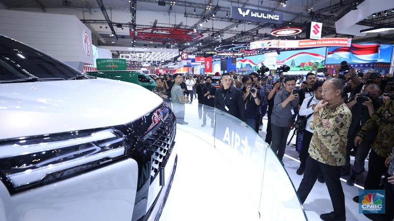 Pameran otomotif terbesar di RI, Gaikindo Indonesia International Auto Show (GIIAS) 2025 resmi dibuka hari ini, Kamis (24/7/2025). Pameran otomotif terbesar di RI, Gaikindo Indonesia International Auto Show (GIIAS) 2025 resmi dibuka hari ini, Kamis (24/7/2025). (CNBC Indonesia/Tri Susilo)