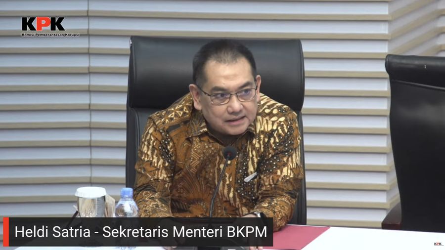 Sekretaris Menteri BKPM, Heldi Satria dalam Konferensi Pers Kelembagaan terkait perbaikan tata kelola sektor pertambangan pada Kamis (24/7/2025). (Tangkapan Layar Youtube/KPK RI)