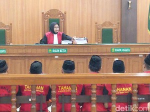 Rusak Polsek Watulimo, 10 Pesilat Divonis 6,5-10 Bulan