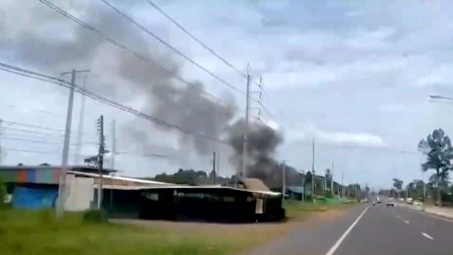 THAILAND-CAMBODIA/ Smoke rises from a structure, amid the clashes between Thailand and Cambodia, in Kantharalak district, Sisaket province, Thailand, July 24, 2025, in this screengrab obtained from a handout video. TPBS/Handout via REUTERS THIS IMAGE HAS BEEN SUPPLIED BY A THIRD PARTY. THAILAND OUT. NO COMMERCIAL OR EDITORIAL SALES IN THAILAND.