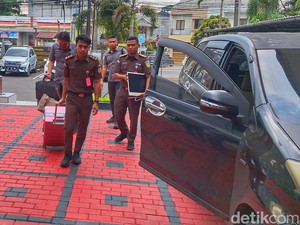 Kejari Sita Berkas-Komputer soal Korupsi Karavan COVID-19 di Dinkes KBB