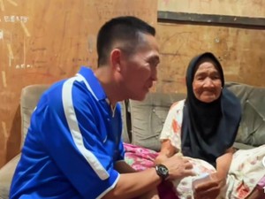 Ratu Dewa Janji Renovasi Rumah Nenek Penjual Pisang yang Ditipu Uang Palsu