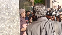 Edward Akbar dan Ibunda Kimberly Ryder Cekcok!