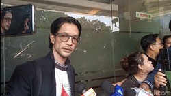 Kimberly Ryder Sayangkan Sikap Edward Akbar saat Temui Ibunya