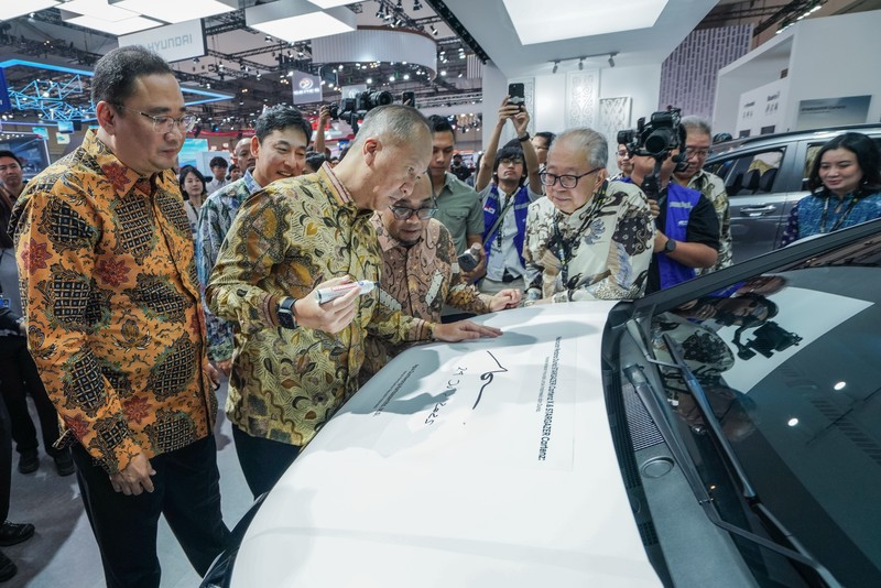 GAIKINDO Indonesia International Auto Show (GIIAS) 2025 resmi dibuka pada Kamis (24/7). PT Hyundai Motors Indonesia (HMID) kembali hadir dalam pameran otomotif terbesar di Indonesia dengan meluncurkan STARGAZER Cartenz dan Cartenz X. (Dok. PT Hyundai Motors Indonesia)