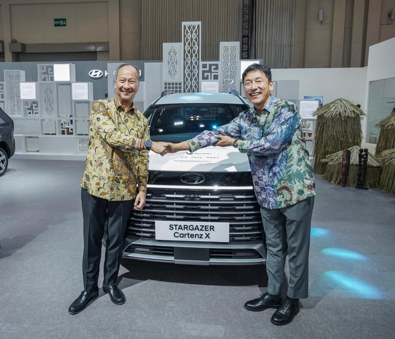 GAIKINDO Indonesia International Auto Show (GIIAS) 2025 resmi dibuka pada Kamis (24/7). PT Hyundai Motors Indonesia (HMID) kembali hadir dalam pameran otomotif terbesar di Indonesia dengan meluncurkan STARGAZER Cartenz dan Cartenz X. (Dok. PT Hyundai Motors Indonesia)