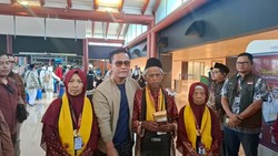 Video Gus Miftah Berangkatkan Umrah Guru Madin di Demak yang Viral