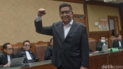 Hakim: Hasto Terbukti Sediakan Rp 400 Juta untuk Suap PAW Harun Masiku