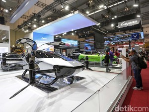Waduh! 2 Mobil Terbang China Tabrakan saat Latihan