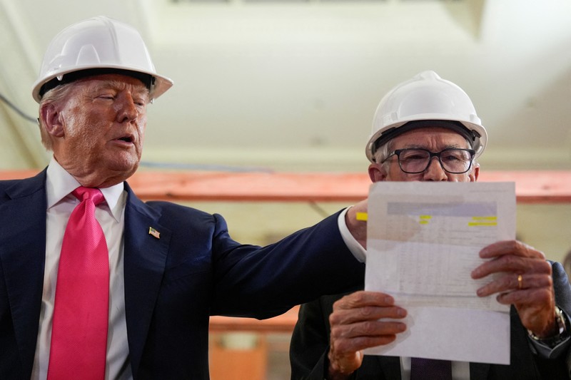Presiden AS Donald Trump berbicara kepada media selama tur gedung Dewan Federal Reserve, yang saat ini sedang direnovasi, di Washington, D.C., AS, 24 Juli 2025. Presiden AS Donald Trump berbicara kepada media selama tur gedung Dewan Federal Reserve, yang saat ini sedang direnovasi, di Washington, D.C., AS, 24 Juli 2025. (REUTERS/Kent Nishimura)