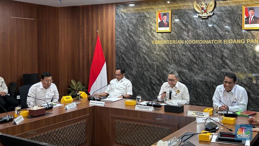 Rapat koordinasi pangan di kantor Kementerian Koordinator Bidang Pangan, Jakarta, Jumat (25/7/2025). (CNBC Indonesia/Martyasari Rizky)