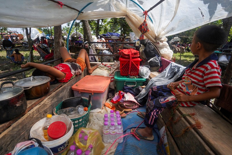 Kementerian Dalam Negeri Thailand mengungkapkan sebanyak 120.000 orang mengungsi imbas perang negara itu dengan Kamboja pada Kamis (24/7/2025). (REUTERS/Prajoub Sukprom)