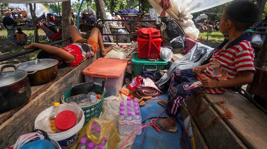 Kementerian Dalam Negeri Thailand mengungkapkan sebanyak 120.000 orang mengungsi imbas perang negara itu dengan Kamboja pada Kamis (24/7/2025). (REUTERS/Prajoub Sukprom)
