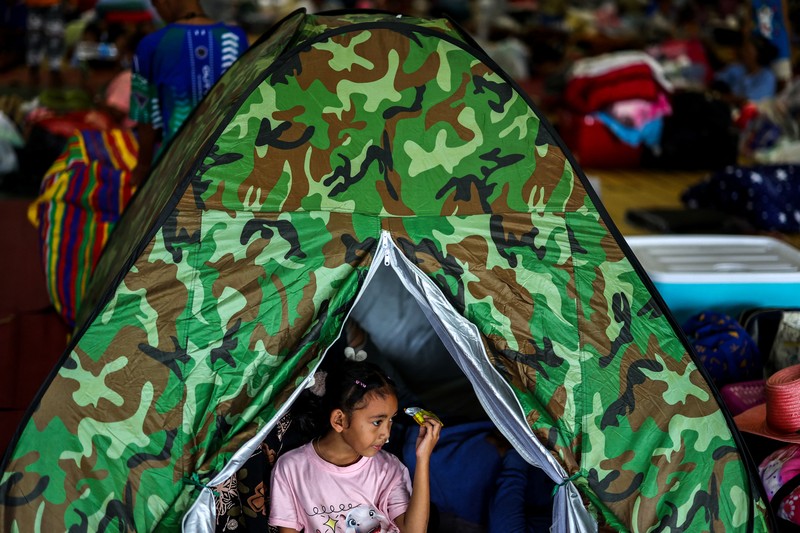 Kementerian Dalam Negeri Thailand mengungkapkan sebanyak 120.000 orang mengungsi imbas perang negara itu dengan Kamboja pada Kamis (24/7/2025). (REUTERS/Prajoub Sukprom)