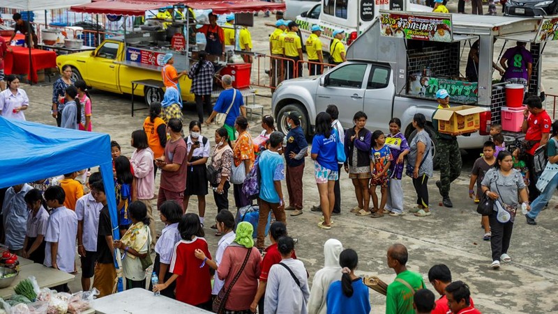 Kementerian Dalam Negeri Thailand mengungkapkan sebanyak 120.000 orang mengungsi imbas perang negara itu dengan Kamboja pada Kamis (24/7/2025). (REUTERS/Prajoub Sukprom)