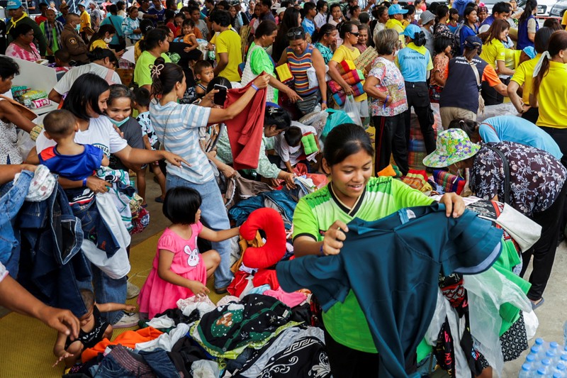 Kementerian Dalam Negeri Thailand mengungkapkan sebanyak 120.000 orang mengungsi imbas perang negara itu dengan Kamboja . Kementerian Dalam Negeri Thailand mengungkapkan sebanyak 120.000 orang mengungsi imbas perang negara itu dengan Kamboja pada Kamis (24/7/2025). (REUTERS/Prajoub Sukprom)