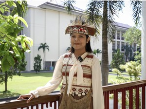 Kisah Erlin, Anak Buruh dari Merauke yang Raih Beasiswa Kedokteran Gratis di UGM