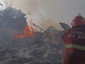 Gudang Penyimpanan Barang Bekas di Bogor Terbakar, Diduga Korsleting Listrik