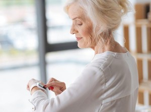 Smartwatch untuk Orang Tua: Ini Fitur yang Wajib Ada