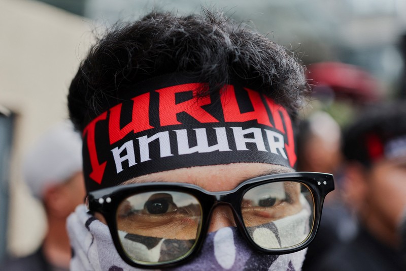 Ribuan warga Malaysia turun ke jalanan ibu kota Kuala Lumpur pada Sabtu (26/7) waktu setempat dalam aksi memprotes biaya hidup yang melonjak. (REUTERS/Hasnoor Hussain)