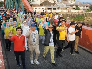 Ribuan Warga Ikuti Jalan Sehat HUT OKU, Bupati Galakkan Hidup Sehat