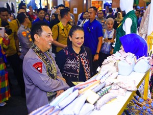 Kapolri Tinjau Bazar Kreasi Bhayangkari Nusantara 2025, Dorong UMKM Tumbuh