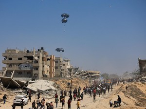 Video: Jerit Payah Warga Palestina Dapatkan Bantuan Udara di Jalur Gaza
