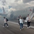 Pesawat Boeing 737 MAX American Airlines Terbakar, Penumpang Panik