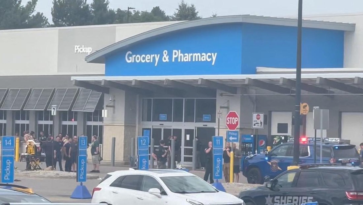 Berikut beberapa pilihan judul unik dengan 8 kata:   Supermarket Mencekam: Darah dan Jerit Warnai Aksi Penusukan.   Horor Supermarket: Detik-Detik Penusukan Brutal Gegerkan Pengunjung.   Tragedi Supermarket: Penusukan Brutal, Kepanikan Tak Terkendali.   Supermarket Berdarah: Aksi Penusukan Brutal Pic