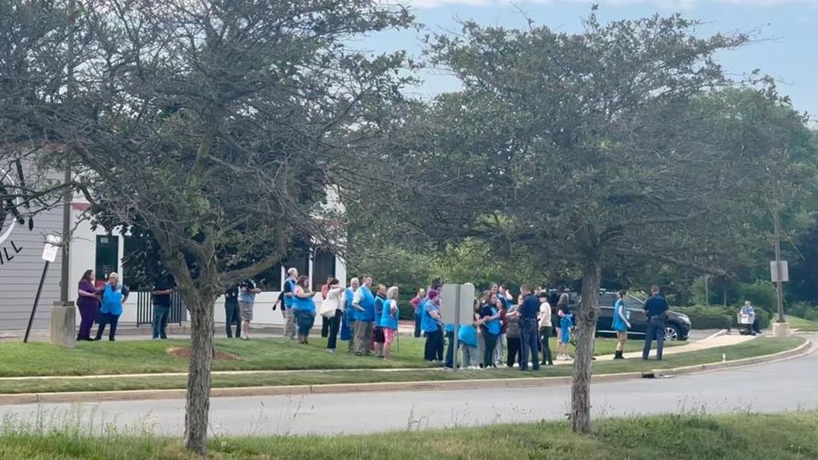 Suasana toko Walmart, tempat insiden penusukan terjadi, di Traverse City, Michigan, AS, Sabtu (26/72025). (Jerome Hartl via REUTERS/Jerome Hartl)