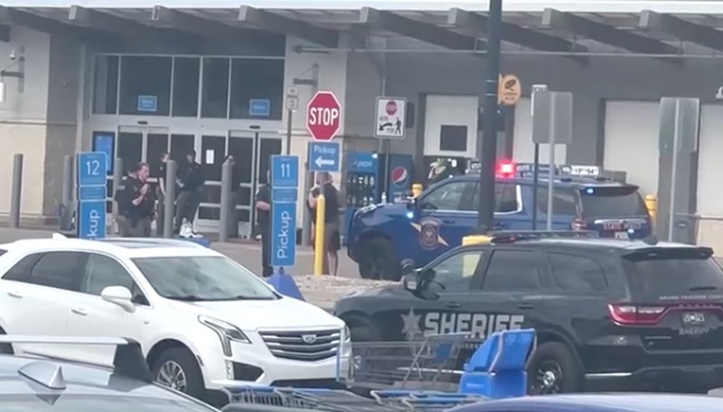 Suasana toko Walmart, tempat insiden penusukan terjadi, di Traverse City, Michigan, AS, Sabtu (26/72025). (Jerome Hartl via REUTERS/Jerome Hartl) Suasana toko Walmart, tempat insiden penusukan terjadi, di Traverse City, Michigan, AS, Sabtu (26/72025). (Jerome Hartl via REUTERS/Jerome Hartl)