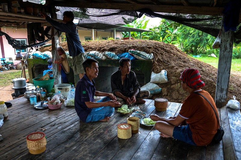 Kerusakan akibat saling serang antara Kamboja dan Thailand terlihat di provinsi Sisaket, wailayah perbatasan yang disengketakan, Minggu (27/7/2025). REUTERS/Athit Perawongmetha Kerusakan akibat saling serang antara Kamboja dan Thailand terlihat di provinsi Sisaket, wailayah perbatasan yang disengketakan, Minggu (27/7/2025). (REUTERS/Athit Perawongmetha)