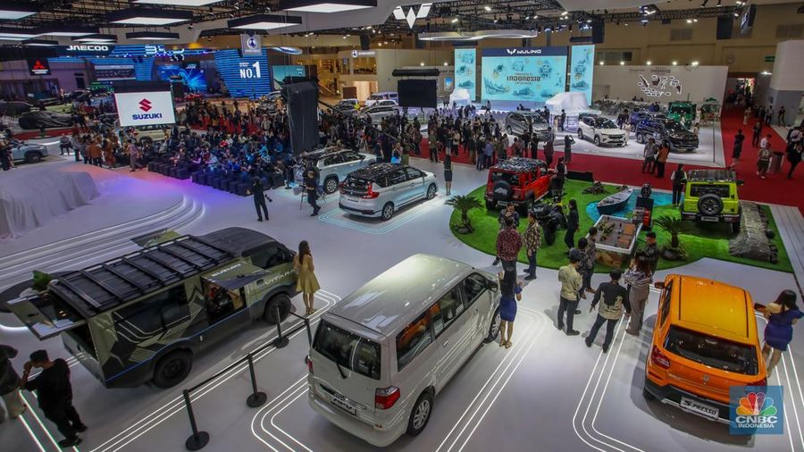 Suasna acara Gaikindo Indonesia International Auto Show (GIIAS) di ICE BSD City, Kabupaten Tangerang, Rabu (23/7/2024). (CNBC Indonesia/Faisal Rahman)