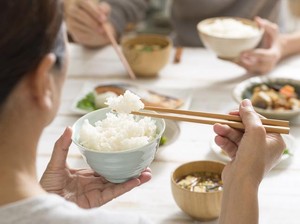 7 Cara Makan yang Dianggap Tak Sopan di Beberapa Negara