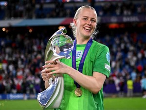 Kisah Hannah Hampton, dari Cacat Mata hingga Bawa Inggris Juara Eropa