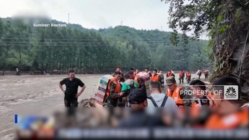 Video: Hujan Deras Guyur Beijing, 4.400 Warga Dievakuasi