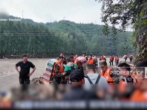 Video: Hujan Deras Guyur Beijing, 4.400 Warga Dievakuasi