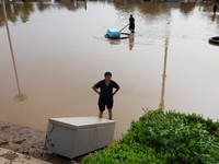 Banjir Bandang China Ngeri, Patahkan Jalan-Sapu Kendaraan