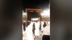 Jemaah Umrah Nekat Kibarkan Bendera Palestina di Kabah, Berujung Ditangkap