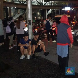 Api Masih Berkobar di Taman Puring, Warga Terjebak di CSW