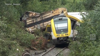 Video: Kecelakaan Kereta Hingga Terguling, 3 Penumpang Tewas