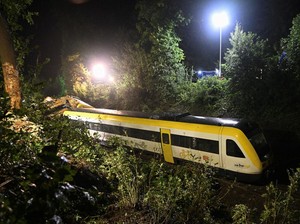 Kereta Tergelincir di Kawasan Hutan Jerman, 3 Orang Tewas