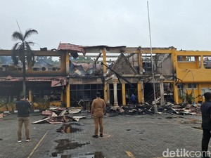 Kantor Disnakertrans Riau Terbakar, Hanya Tersisa 1 Ruangan