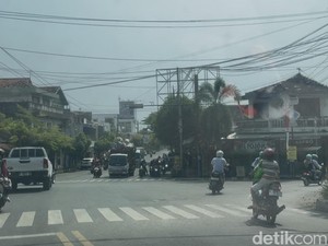Viral Video Pria Ngamuk hingga Bacok Orang di Eks Stasiun Rembang