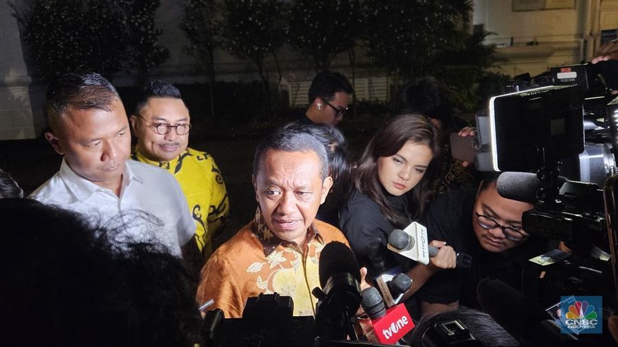 Menteri Energi dan Sumber Daya Alam (ESDM) Bahlil Lahadalia, di Istana Negara, Senin (28/7/2025).  (CNBC Indonesia/Emir Yanwardhana)