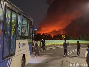 Transjakarta Alihkan Sejumlah Rute Imbas Kebakaran Pasar Taman Puring