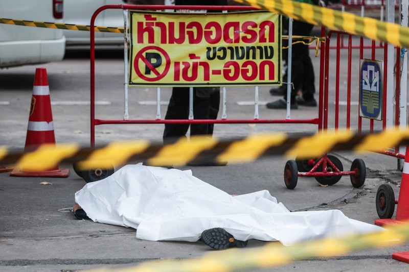 Penembakan massal mengguncang ibu kota Thailand, Bangkok. Penembakan massal mengguncang ibu kota Thailand, Bangkok, Senin (28/7/2025). Empat orang dilaporkan tewas. (REUTERS/PATIPAT JANTHONG)